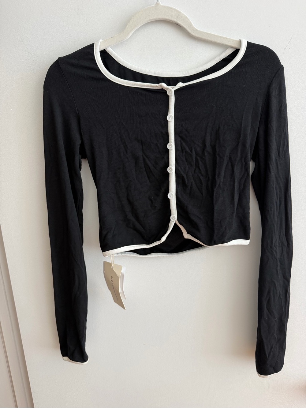 Commense Black Long-Sleeve Cropped Button Cardigan with White Trim